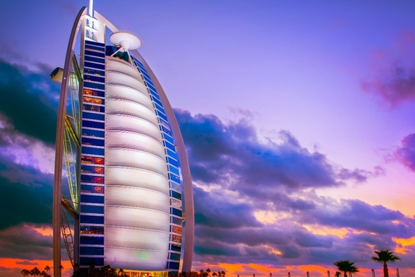 OSUPLJIVI DUBAJ IN FANTASTIČNI ABU DHABI